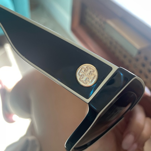 TORY BURCH CAT EYE SUNGLASSES GREAT CONDITION - Picture 5 of 12